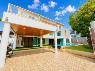 À louer 4 chambres villa à Bang Lamung, Chonburi