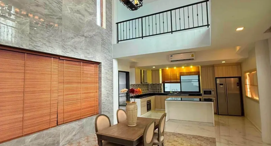 À louer 4 chambres villa à Bang Lamung, Chonburi