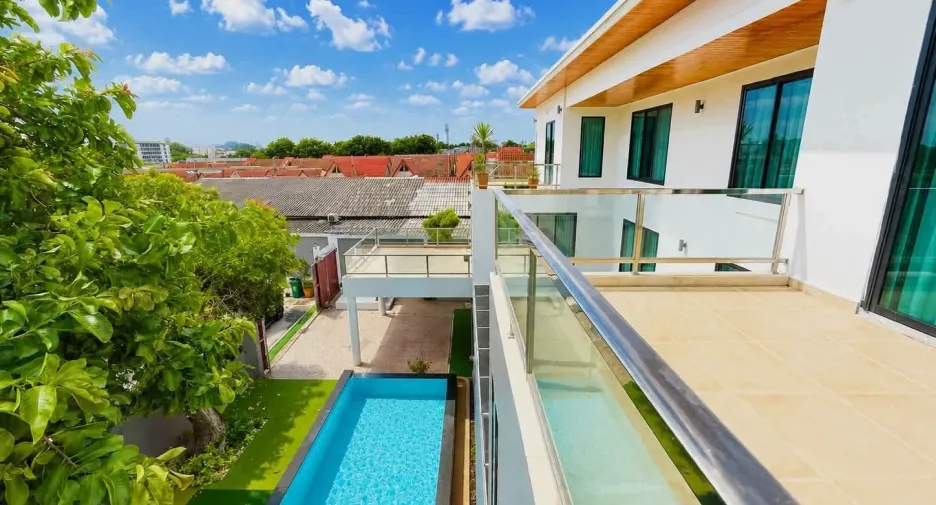 À louer 4 chambres villa à Bang Lamung, Chonburi