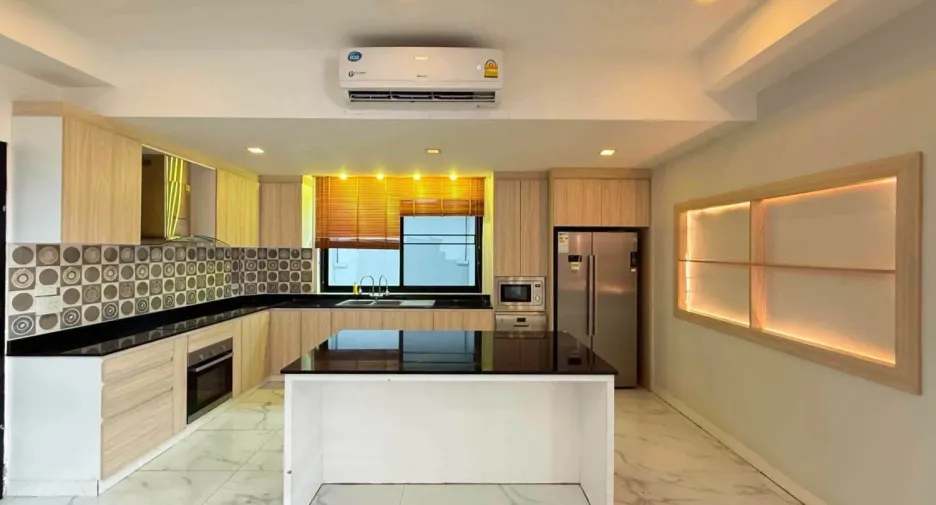À louer 4 chambres villa à Bang Lamung, Chonburi
