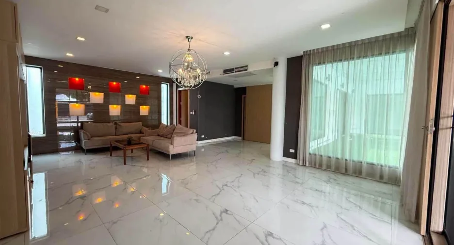 À louer 4 chambres villa à Bang Lamung, Chonburi