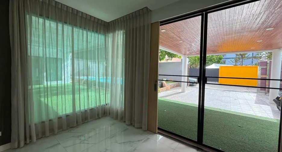 À louer 4 chambres villa à Bang Lamung, Chonburi
