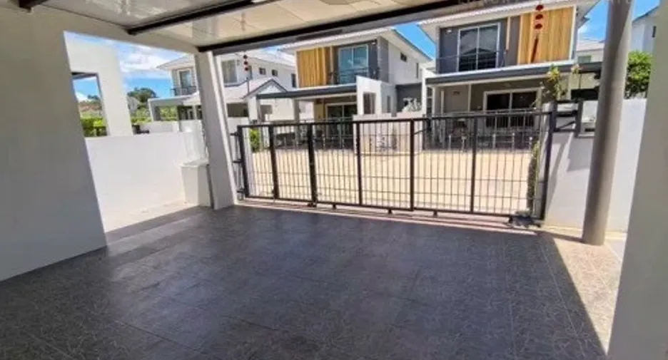 For sale 3 bedrooms house in Si Racha, Chonburi