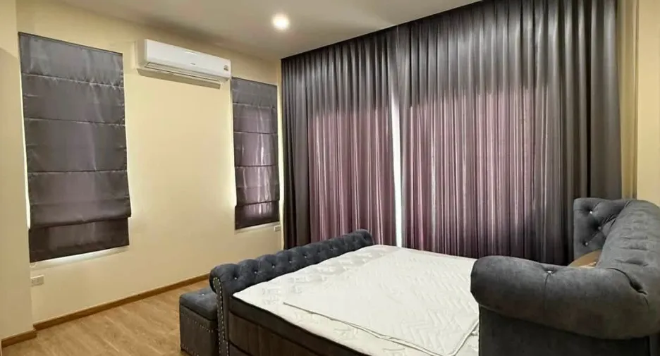 À louer 3 chambres villa à Bang Lamung, Chonburi
