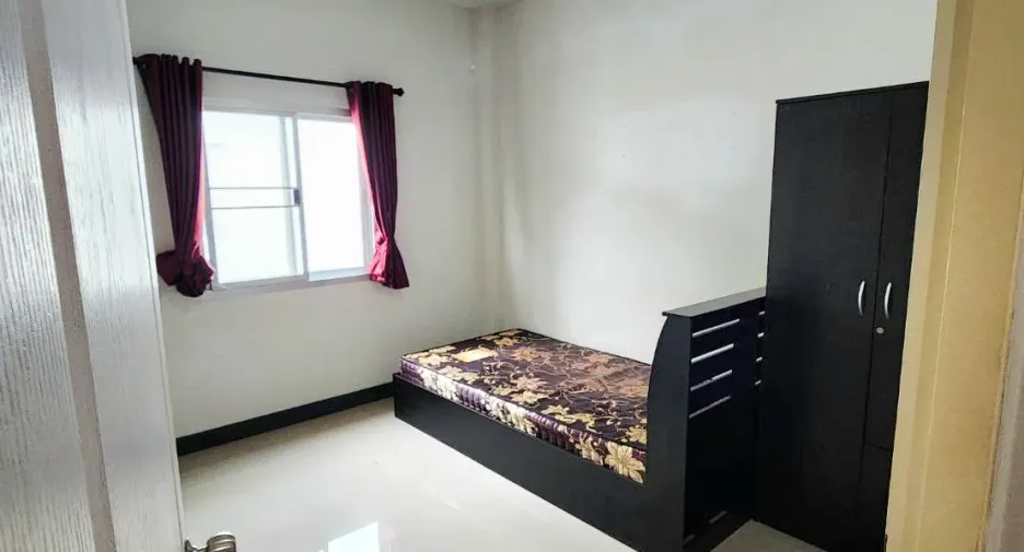 Casa adosada en alquiler de 3 habitaciones en Mueang Chiang Rai, Chiang Rai