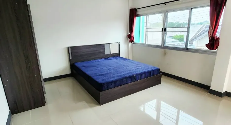 Casa adosada en alquiler de 3 habitaciones en Mueang Chiang Rai, Chiang Rai