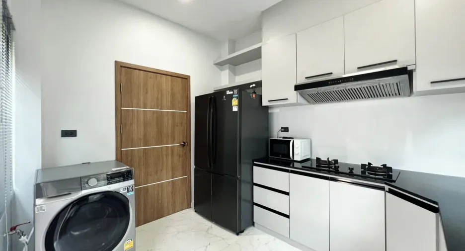 For rent 4 bedrooms house in Mueang Chiang Rai, Chiang Rai