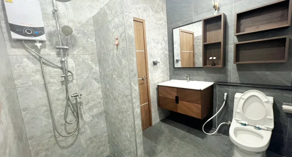 For rent 4 bedrooms house in Mueang Chiang Rai, Chiang Rai