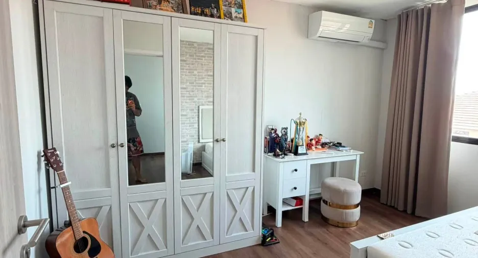 For rent 4 bedrooms townhouse in Mueang Nonthaburi, Nonthaburi