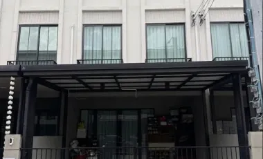 For rent 4 bedrooms townhouse in Mueang Nonthaburi, Nonthaburi