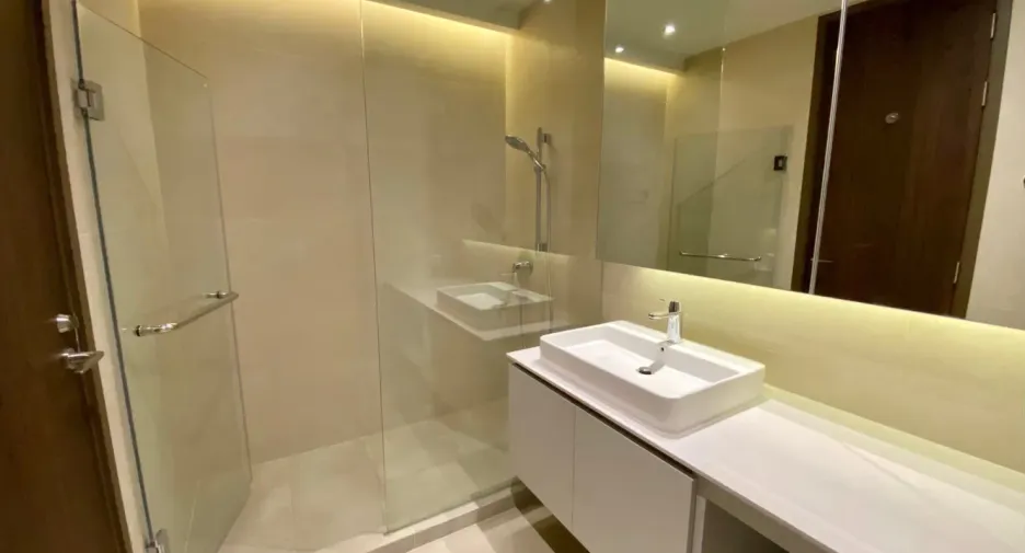 À vendre 3 chambres condo à Yan Nawa, Bangkok
