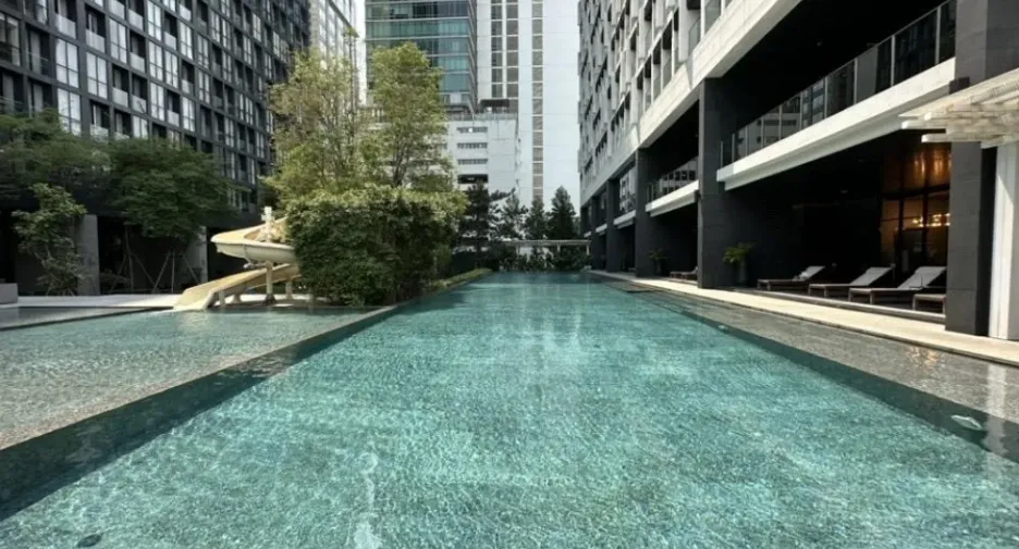 Wohnung zur Miete mit 1 Zimmer in Pathum Wan, Bangkok