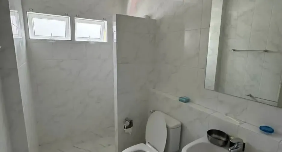 Haus zur Miete mit 4 Zimmer in Watthana, Bangkok
