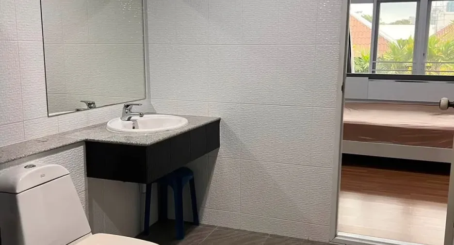 Haus zur Miete mit 4 Zimmer in Watthana, Bangkok