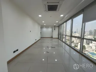 Аренда офис в Кхлонг Тоеи, Бангкок