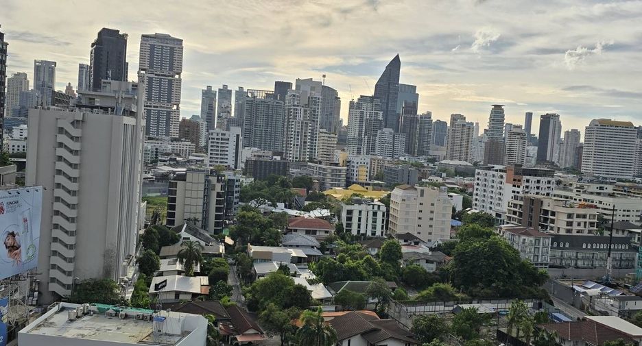 For sale 3 bedrooms condo in Watthana, Bangkok