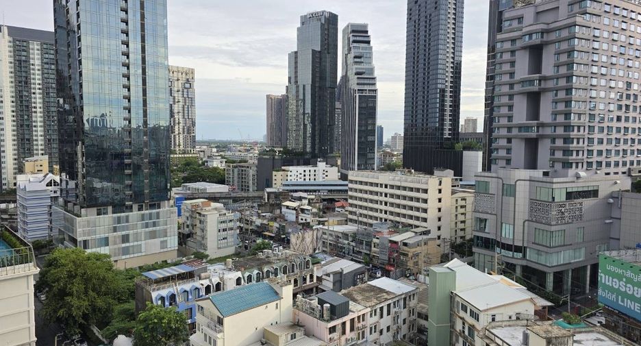 For sale 3 bedrooms condo in Watthana, Bangkok