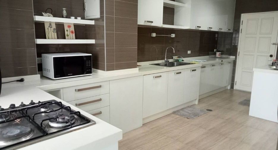 For sale 3 bedrooms condo in Watthana, Bangkok