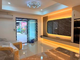 Casa adosada en venta de 3 habitaciones en Bang Lamung, Chonburi