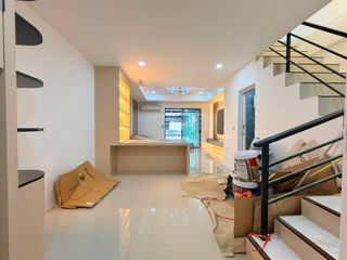 Casa adosada en venta de 3 habitaciones en Bang Lamung, Chonburi