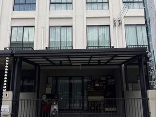 For rent 4 bedrooms townhouse in Mueang Nonthaburi, Nonthaburi