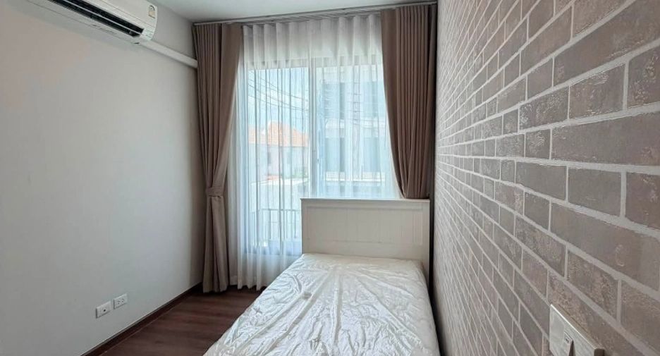 For rent 4 bedrooms townhouse in Mueang Nonthaburi, Nonthaburi