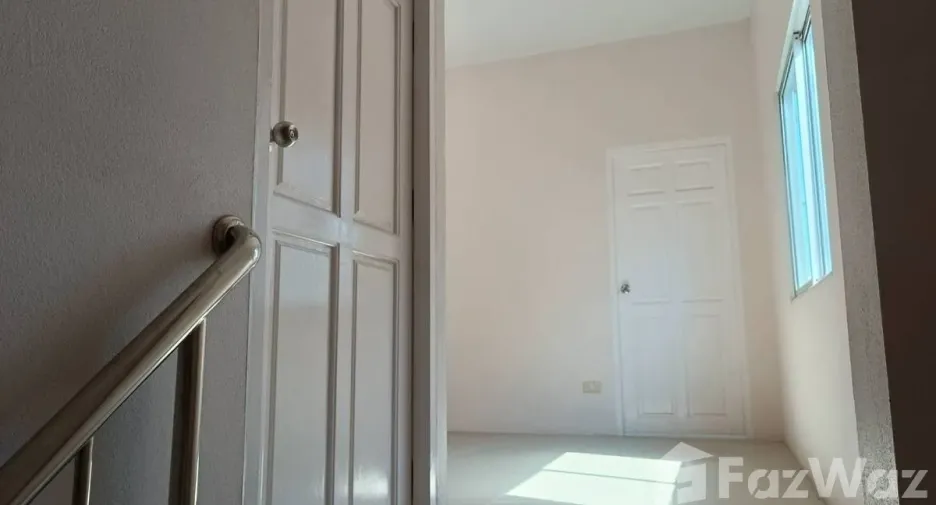 For rent 3 bedrooms townhouse in San Sai, Chiang Mai