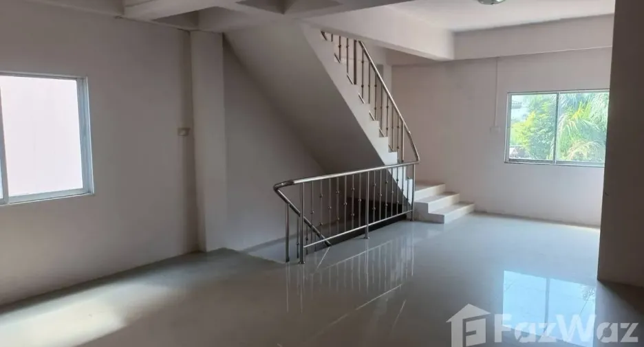 For rent 3 bedrooms townhouse in San Sai, Chiang Mai