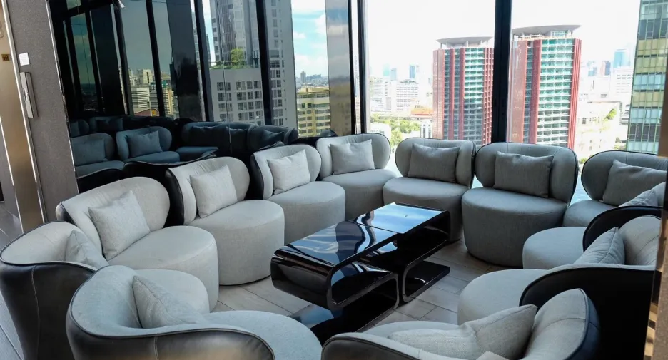 For sale そして for rent 2 ベッドルーム condo in Pathum Wan, Bangkok