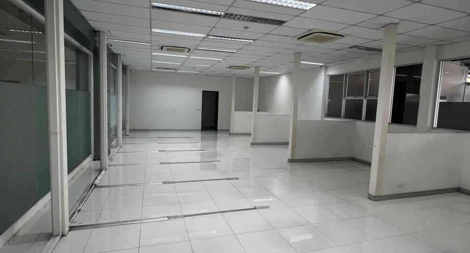 À louer bureau à Huai Khwang, Bangkok