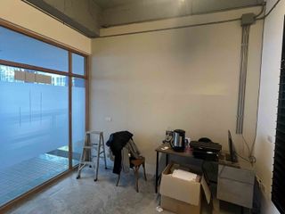 Gewerbefläche zur Miete mit 1 Zimmer in Huai Khwang, Bangkok