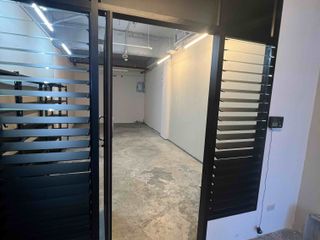 Gewerbefläche zur Miete mit 1 Zimmer in Huai Khwang, Bangkok