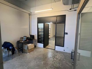Gewerbefläche zur Miete mit 1 Zimmer in Huai Khwang, Bangkok
