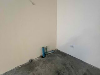 Gewerbefläche zur Miete mit 1 Zimmer in Huai Khwang, Bangkok