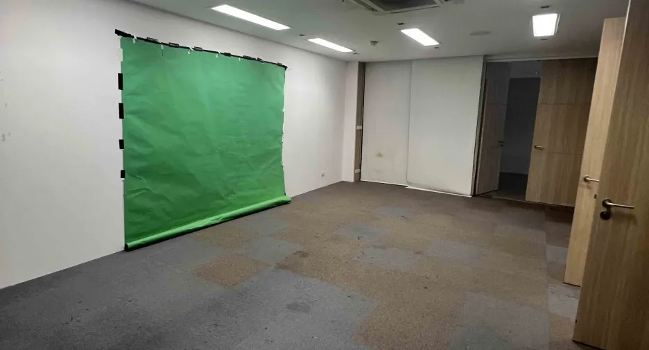 Gewerbefläche zur Miete mit 2 Zimmer in Huai Khwang, Bangkok