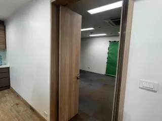 Gewerbefläche zur Miete mit 2 Zimmer in Huai Khwang, Bangkok