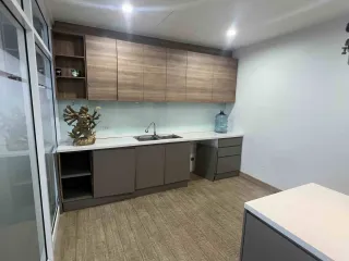 Gewerbefläche zur Miete mit 2 Zimmer in Huai Khwang, Bangkok