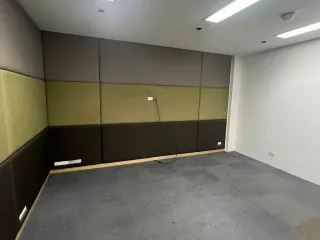 Gewerbefläche zur Miete mit 2 Zimmer in Huai Khwang, Bangkok