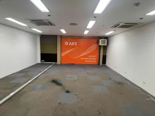 Gewerbefläche zur Miete mit 2 Zimmer in Huai Khwang, Bangkok