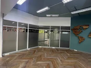 Gewerbefläche zur Miete mit 1 Zimmer in Huai Khwang, Bangkok