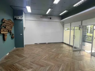 Gewerbefläche zur Miete mit 1 Zimmer in Huai Khwang, Bangkok
