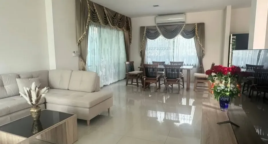 Haus zur Miete mit 4 Zimmer in Bang Khae, Bangkok