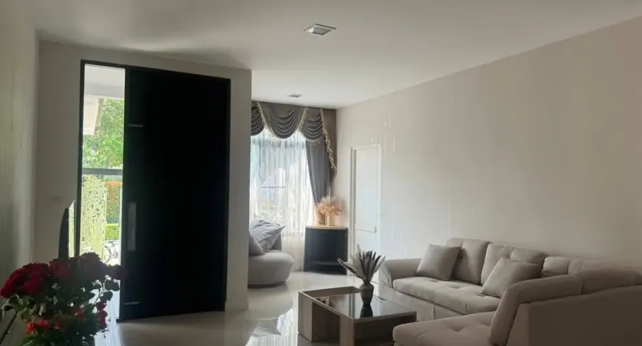 Haus zur Miete mit 4 Zimmer in Bang Khae, Bangkok
