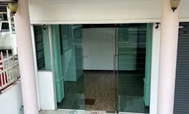 出租 1 卧室 商业空间 在 Din Daeng, 曼谷