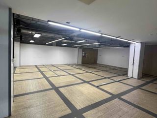 Gewerbefläche zur Miete mit 1 Zimmer in Huai Khwang, Bangkok