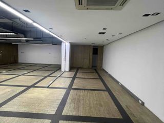 Gewerbefläche zur Miete mit 1 Zimmer in Huai Khwang, Bangkok