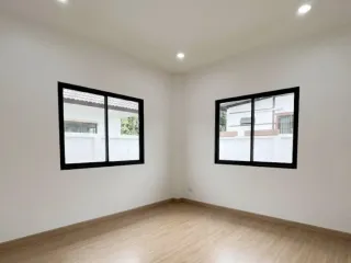 For sale 3 bedrooms house in Mueang Chiang Mai, Chiang Mai