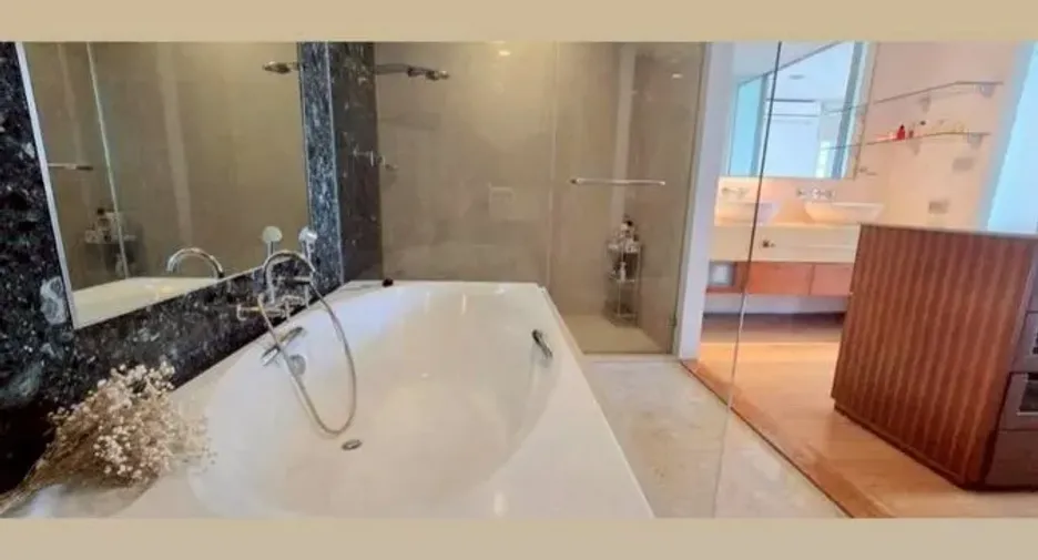 Wohnung zur Miete mit 3 Zimmer in Khlong Toei, Bangkok