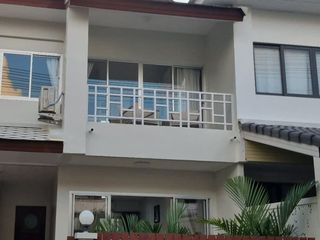 À louer 3 chambres maison de ville à Thalang, Phuket