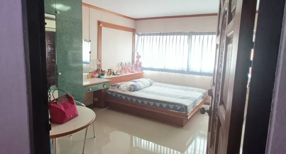 For sale studio condo in Bang Kapi, Bangkok